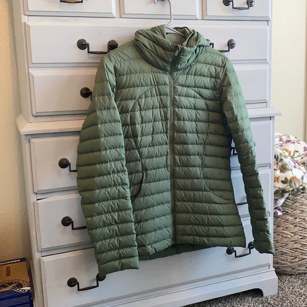 Perfect condition Lulu Lemon Pack It Down Jacket